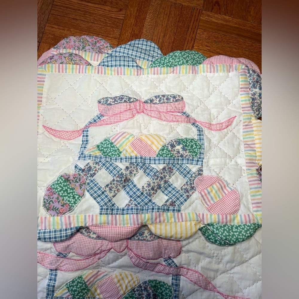 Vintage Easter Basket Scalloped Quilted Cloth Placemats and table Runner - Picture 4 of 15